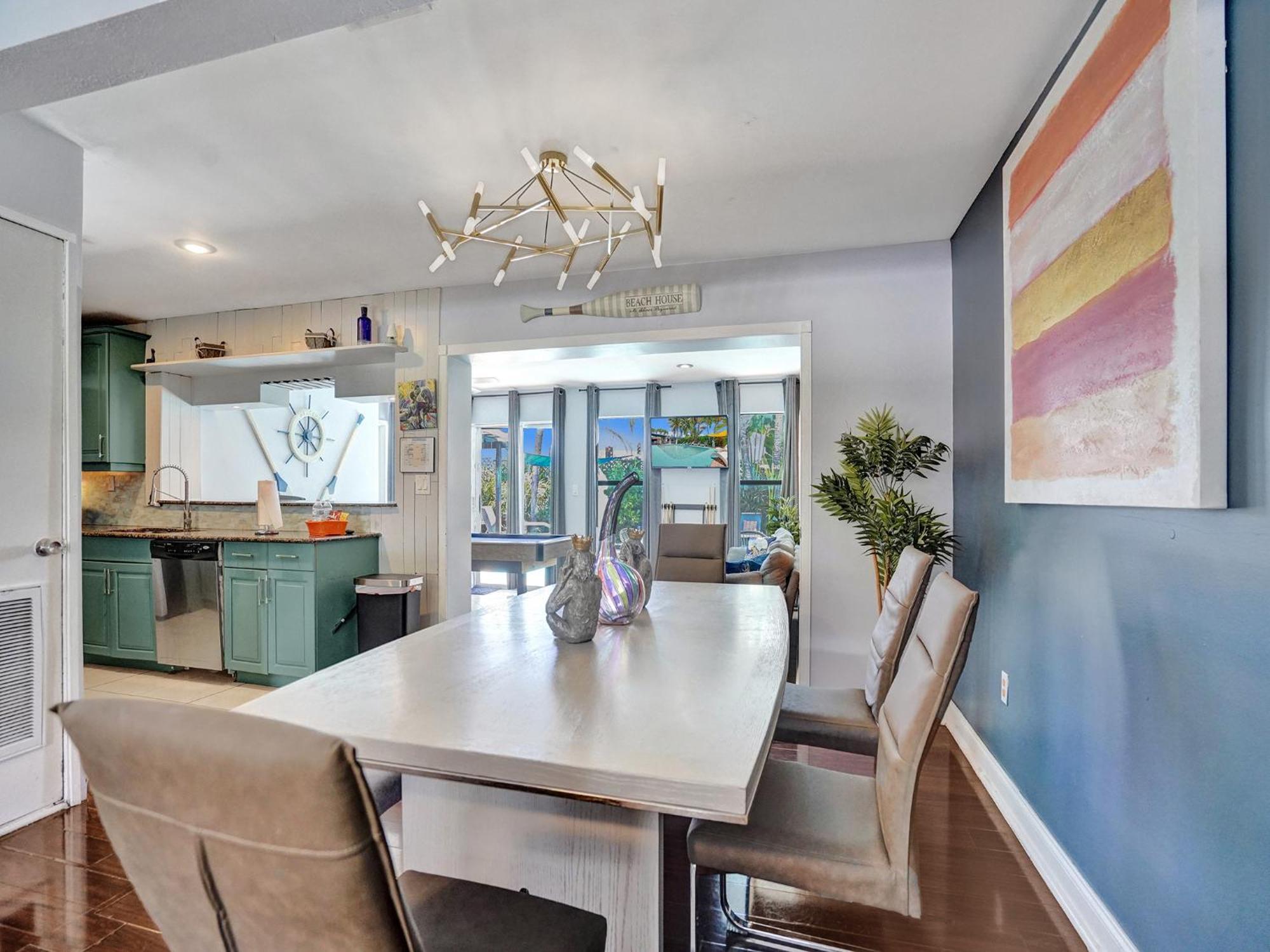 Casa de hóspedes Large Gay Men's 1 Bedroom W Gameroom Heated Pool Clothing Optional *