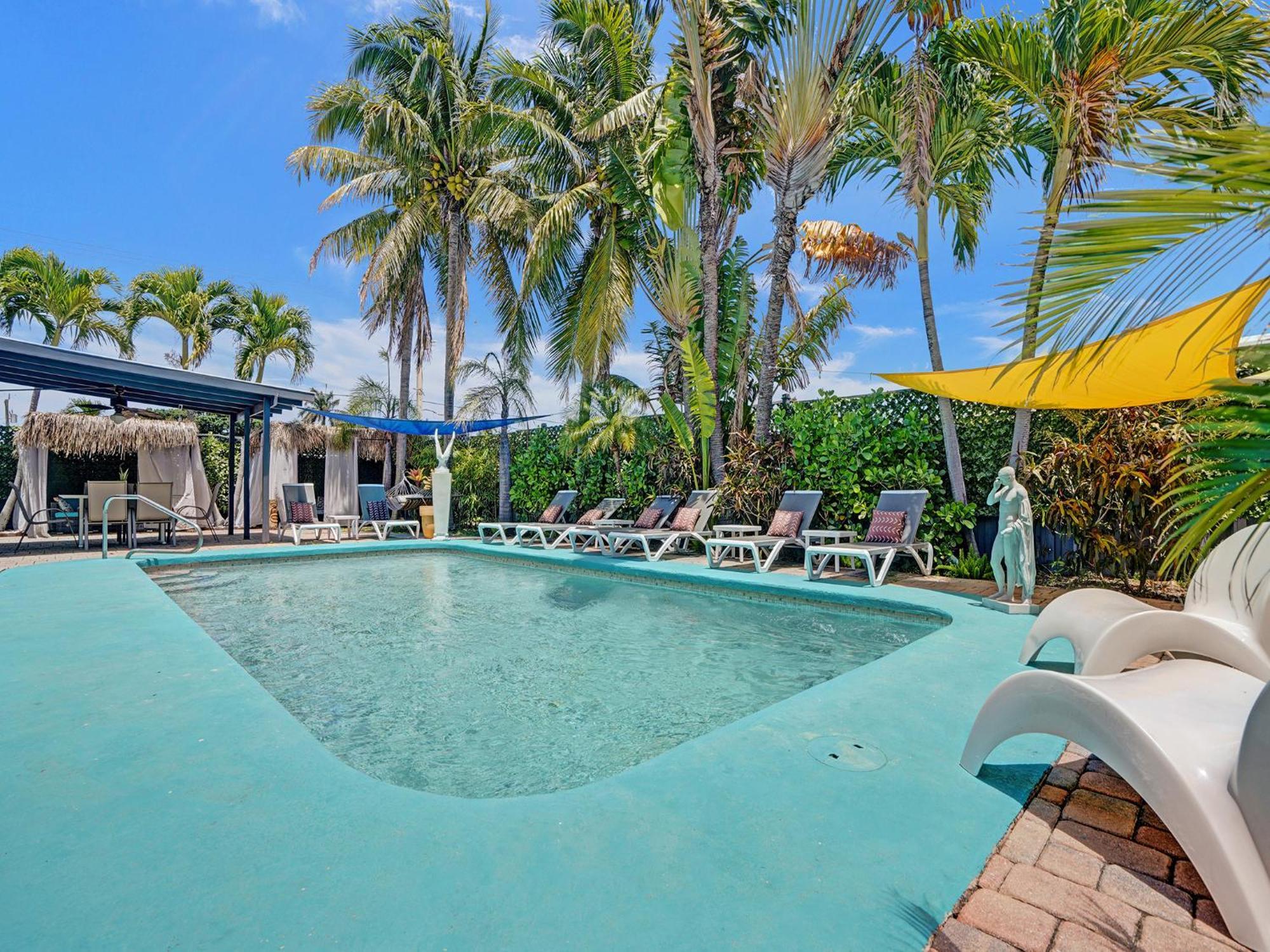 Casa de hóspedes Large Gay Men's 1 Bedroom W Gameroom Heated Pool Clothing Optional *