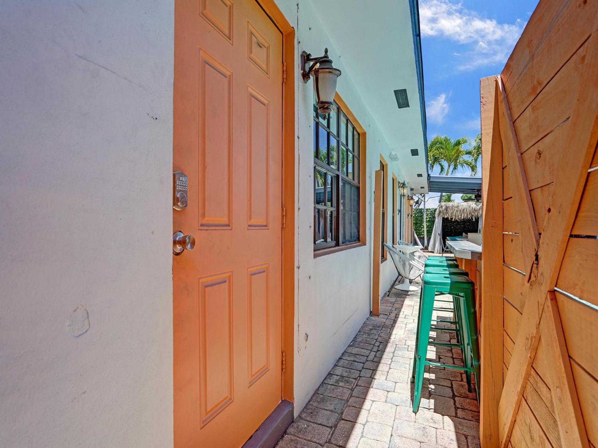 Large Gay Men's 1 Bedroom W Gameroom Heated Pool Clothing Optional Casa de hóspedes *
