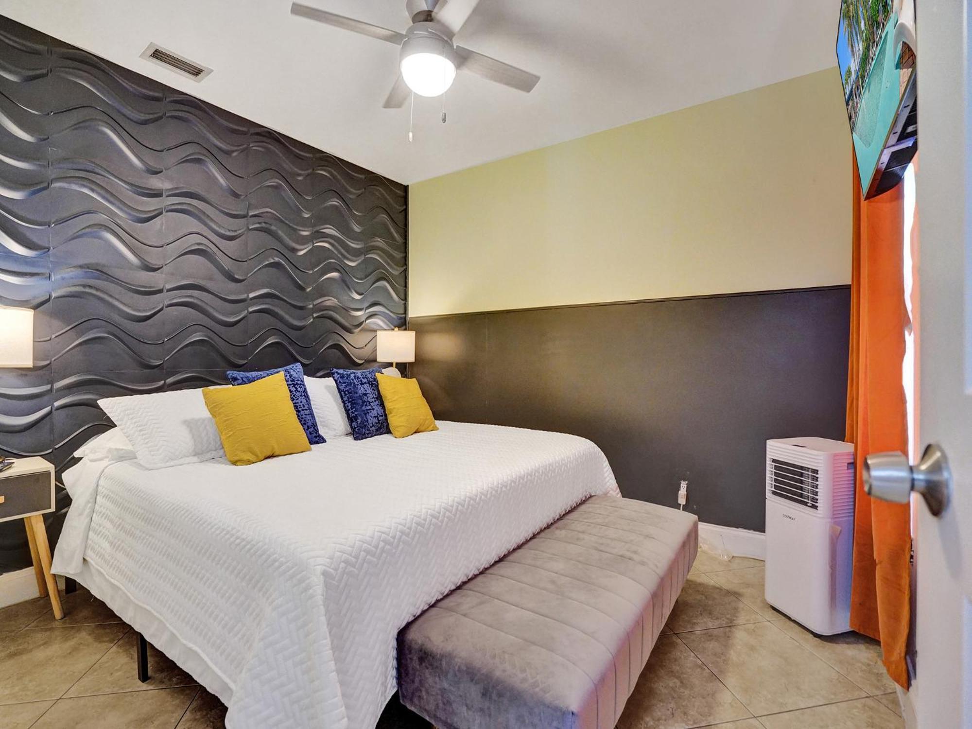 Large Gay Men's 1 Bedroom W Gameroom Heated Pool Clothing Optional Casa de hóspedes *