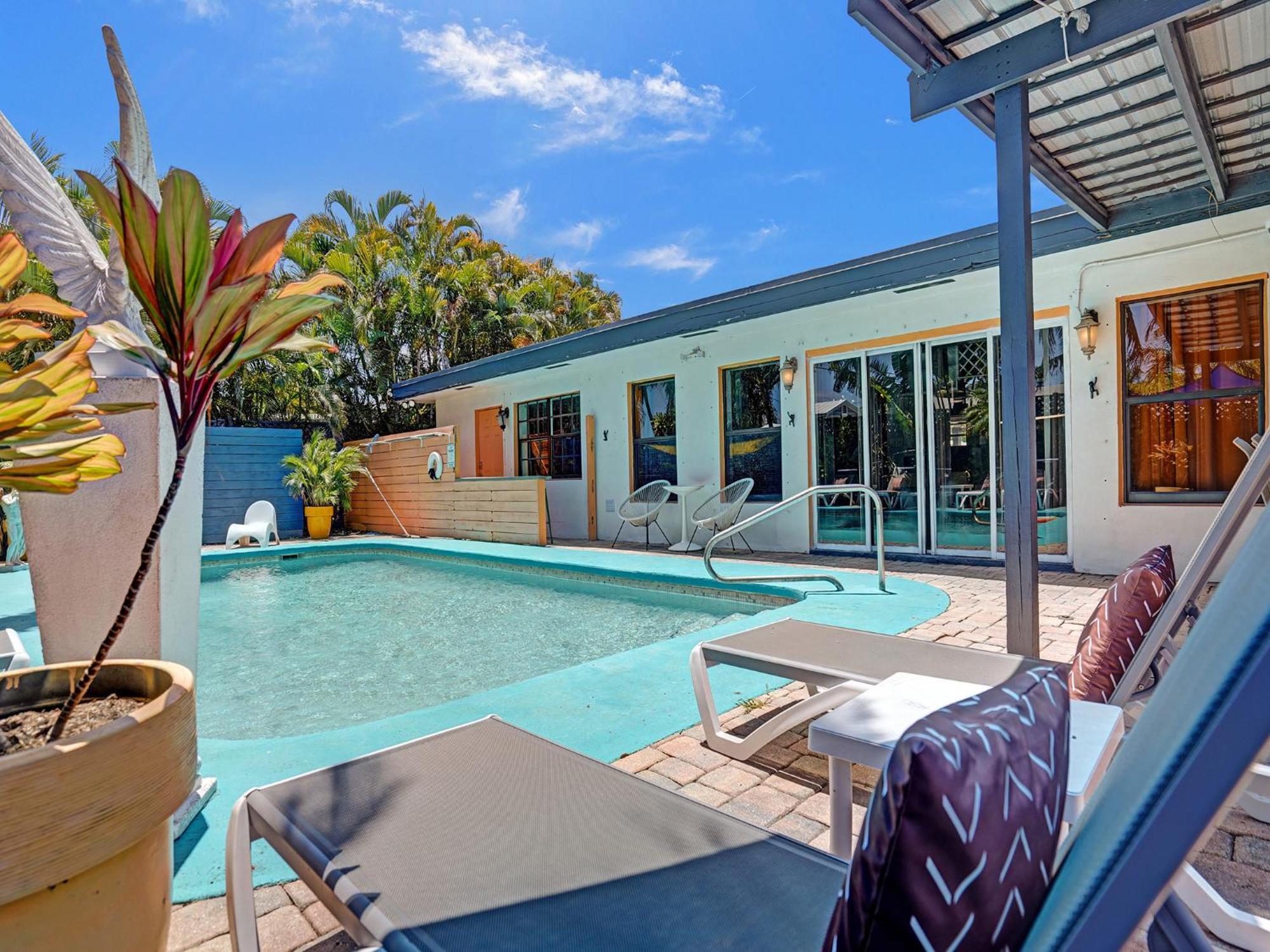Large Gay Men's 1 Bedroom W Gameroom Heated Pool Clothing Optional Casa de hóspedes